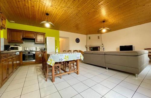 Saint-Julien-Molhesabate House | Maison de plain-pied rénovée en 2018 avec jardin privatif, calme, nature et activités à Saint-Julien - FR-1-582-265
