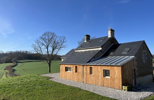 Saint-Pierre-des-Nids House | Maison de Campagne en Pleine Nature, Idéale Pour les Familles