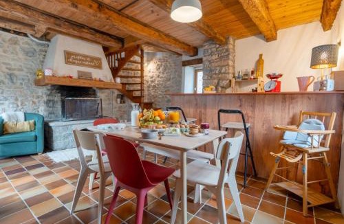 Sainte-Eulalie-de-Cernon House | Maison de village au cœur des remparts