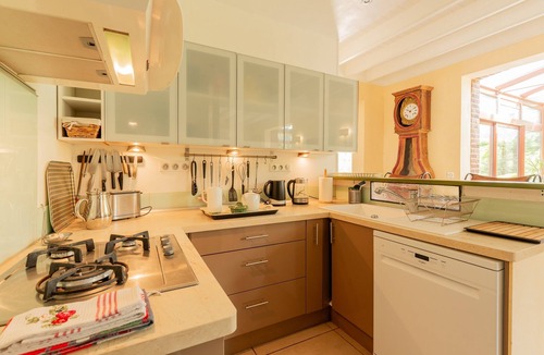 La Chapelle-sur-Dun House | Maison de la Huppe: Private Terrace, Wi-Fi & Air Conditioning Near Artist's Garden