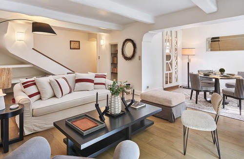 Old Town House | Maison de l'Ormeau - Beautifully decorated 3-bedroom townhouse with roof top terrace