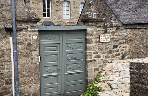 Henon House | MAISON DE MAITRE, SLEEPS 6, CHARM & CHARACTER IN THE HEART OF MEDIEVAL TOWN