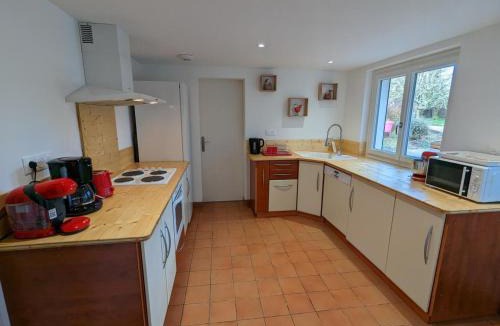 Puyreaux House | Maison de plain-pied avec wifi et animaux acceptés, jardin et terrasse privés - FR-1-653-227