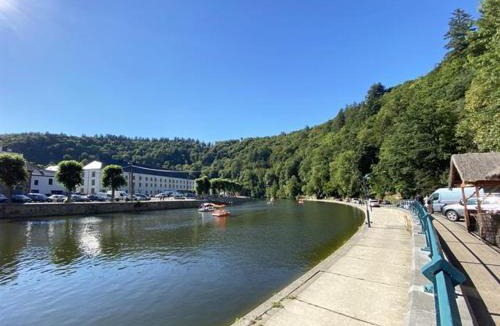 Bouillon Apartment | Maison de vacances LA CACHETTE 3 Ch 2 3SdB Salon Wifi
