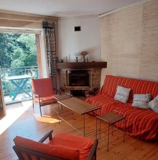 Serverette Apartment | Maison de village Base-rando Margeride 16 à 18 personnes 1 Appart et 1 Duplex
