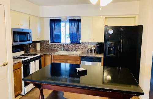 Austin House | Maison Des LaFaitte - comfortable, affordable, and clean