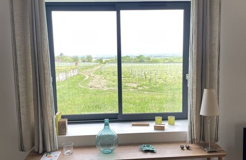 Cesset House | Maison des Vendanges, in the heart of the vineyards
