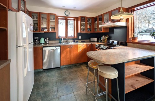 Val David Ski Chalet | Maison du luthier - 2 km from Val-David village, in the middle of the forest! Ideal for families