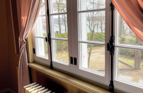 Ste Petronille House | Maison du quai: Heritage Home 1878 with Hot Tub & Fireplace