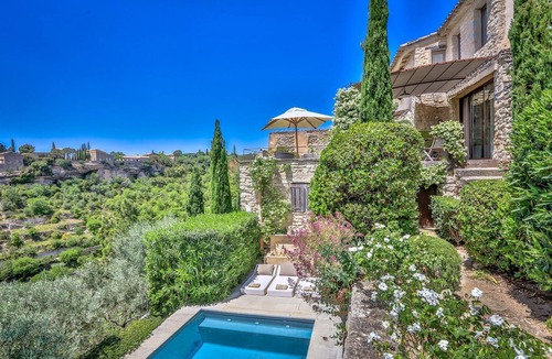 Gordes Villa | Maison Eclaircie - Three Bedroom Villa, Sleeps 6