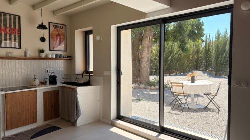 Saint-Bonnet-les-Oules Apartment | Maison entière avec 2 chambres , Jardin et parking