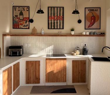 Saint-Bonnet-les-Oules Apartment | Maison entière avec 2 chambres , Jardin et parking