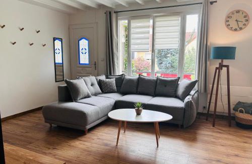 Champigny-sur-Marne Apartment | Maison esprit guinguette - Jacuzzi- Parking privé