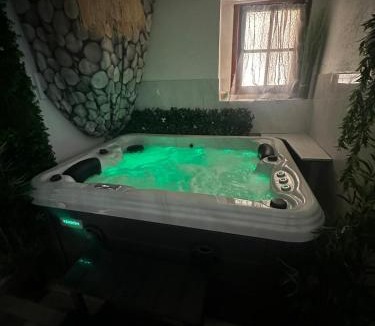 Saint-Laurent-d'Aigouze House | Maison familiale à 2 min à pied de l'Institut A Armand Calme Jeux babyfoot Jacuzzi Proche Mer