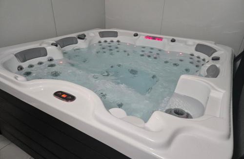 Boubers-les-Hesmond House | Maison familiale piscine jaccuzzi
