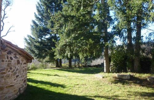 Saint-Vert House | Maison familiale 4 chambres avec jardin, cheminée, poêle à bois, parking et Wi-Fi - FR-1-582-230