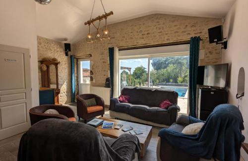 Magnac-Lavalette-Villars House | Maison Familiale avec Piscine Privée et Grand Jardin - FR-1-653-266