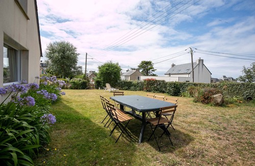 Trebeurden House | 'Maison Familiale Kerlaho' with Sea View, Private Garden and Wi-Fi
