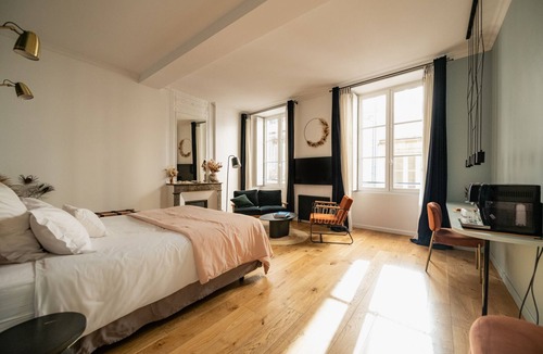 Hotel de Ville - Quinconces House | Maison Fernand