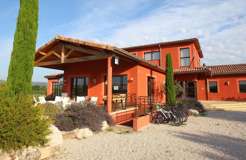 Chateauneuf-sur-Isere House | Maison de vacances spacieuse | 2 piscines et sauna