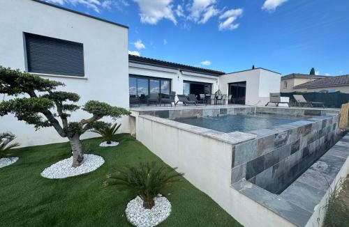 Saint-Hilaire-de-Brethmas Villa | Maison Moderne piscine chauffée