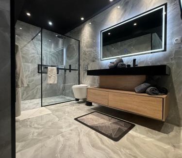 Saint-Hilaire-de-Brethmas Villa | Maison Moderne piscine chauffée