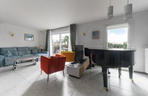 Abrest Villa | Maison Grillon - Maison proche de Vichy avec piscine