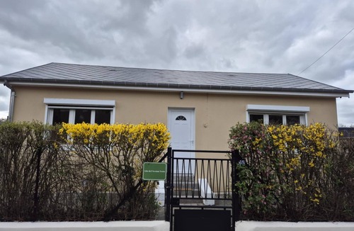 Neufchatel-en-Bray House | Maison individuelle avec jardin et parking privé. À deux pas de l'avenue verte!
