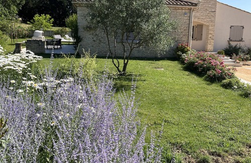 Monteils House | Maison Individuelle Climatisée Avec Piscine au Calme Dans Petit Village