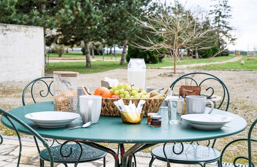 Chenou House | Maison 'Le Figuier' with Shared Garden and Wi-Fi