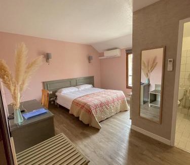 Saint-Beauzire Hotel | Maison Legate "Hôtel Le Baudiere & Spa"