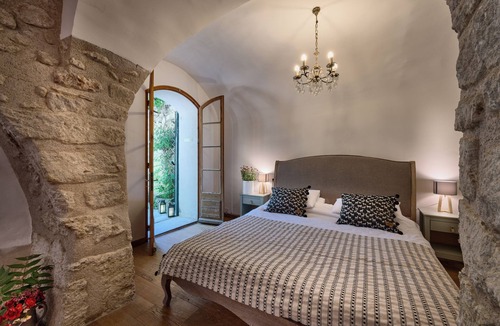 Cabrieres-dʼAigues Bed & Breakfast | Maison Lou Roucas