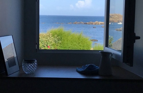Porspoder House | Maison Lumineuse Face à la mer et aux Iles 6 Personnes, Plage à 5min à Pied