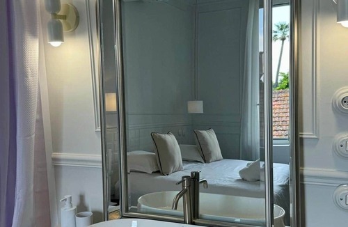 Prado - Republique House | Maison LYO - "Lys" Romantic Luxury Suite