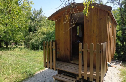 Saint-Pierre-de-Curtille Bed & Breakfast | Maison Maliga J&G House