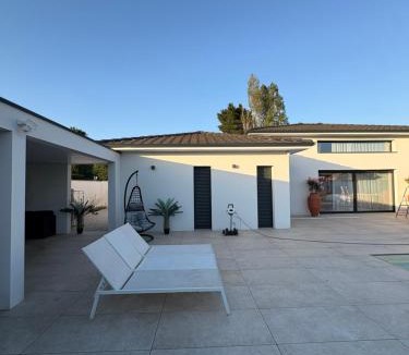 Ambares-et-Lagrave Villa | Maison Moderne