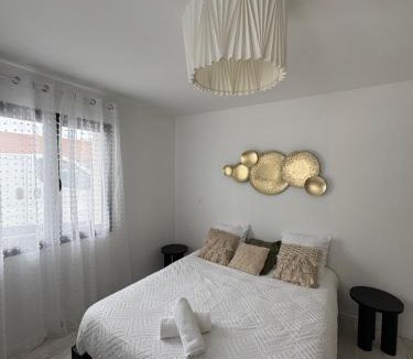 Ambares-et-Lagrave Villa | Maison Moderne