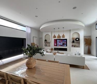 Ambares-et-Lagrave Villa | Maison Moderne
