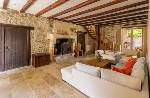 Saint-Martial-de-Valette House | Maison Orchidée - Charmant gîte de groupe, piscine & nature en Périgord Vert