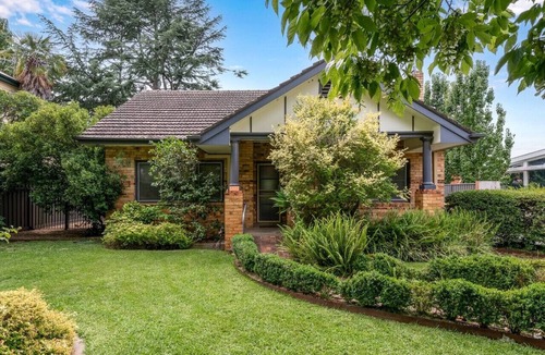 Benalla House | Maison on Mair Benalla