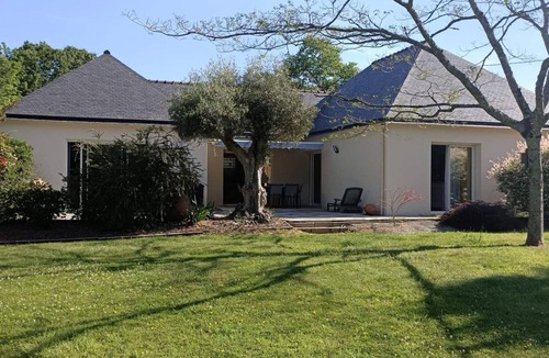 Camors House | Maison Plain Pied Avec Grand Jardin Paysager