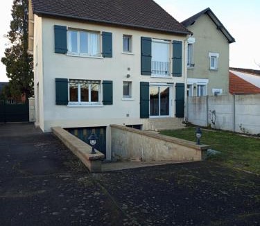 Arnage House | Maison proche circuit 24h