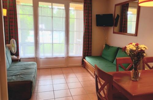 Monflanquin House | Maison, proche parking, piscine chauffée, en résidence, 4 ou 5 pers, RDC, lac, nature et pêche