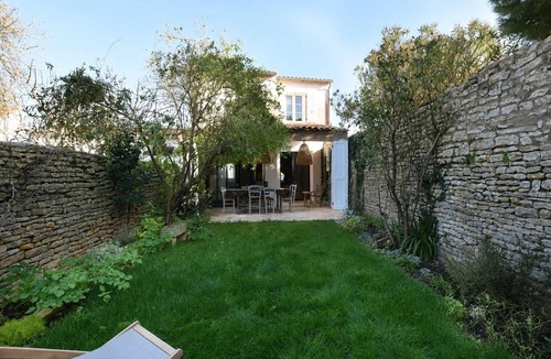 La Couarde-sur-Mer House | Maison Rose, La Couarde s/mer, rénovée, en plein coeur de l île de ré,