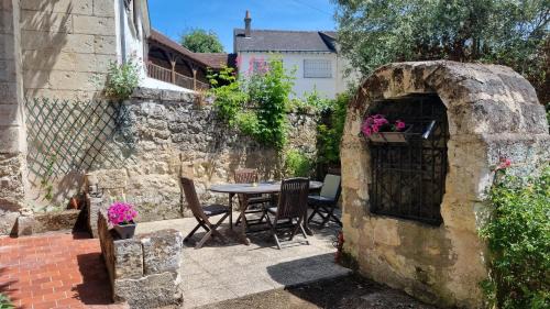 Bourre House | Maison semi troglodyte
