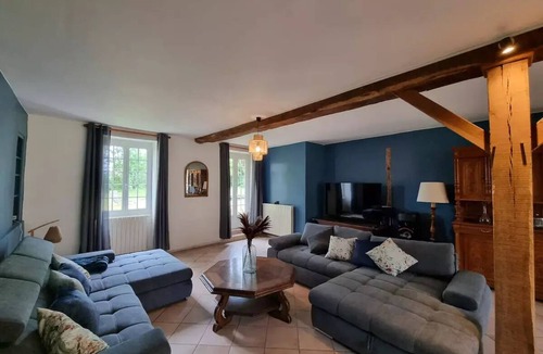 Dompierre-sur-Nievre House | Maison Spacieuse Avec Piscine, Idéale Pour les Vacances
