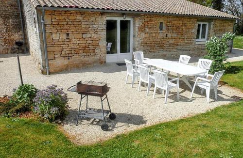 Saint-Vincent-la-Chatre House | Maison spacieuse avec piscine partagée à Saint-Vincent-la-Châtre.