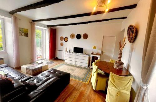 Saint-Cernin-de-lHerm House | Maison spacieuse avec piscine privée à Saint-Cernin-de-l'Herm