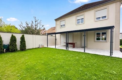 Pontault-Combault House | Maison spacieuse avec terrasse à Pontault-Combault