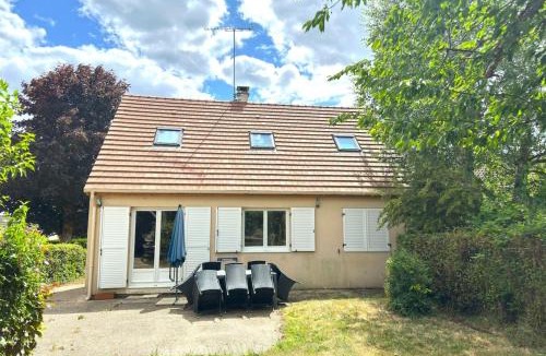 Chartrettes House | Maison spacieuse-3 chambres-jardin-parking privé